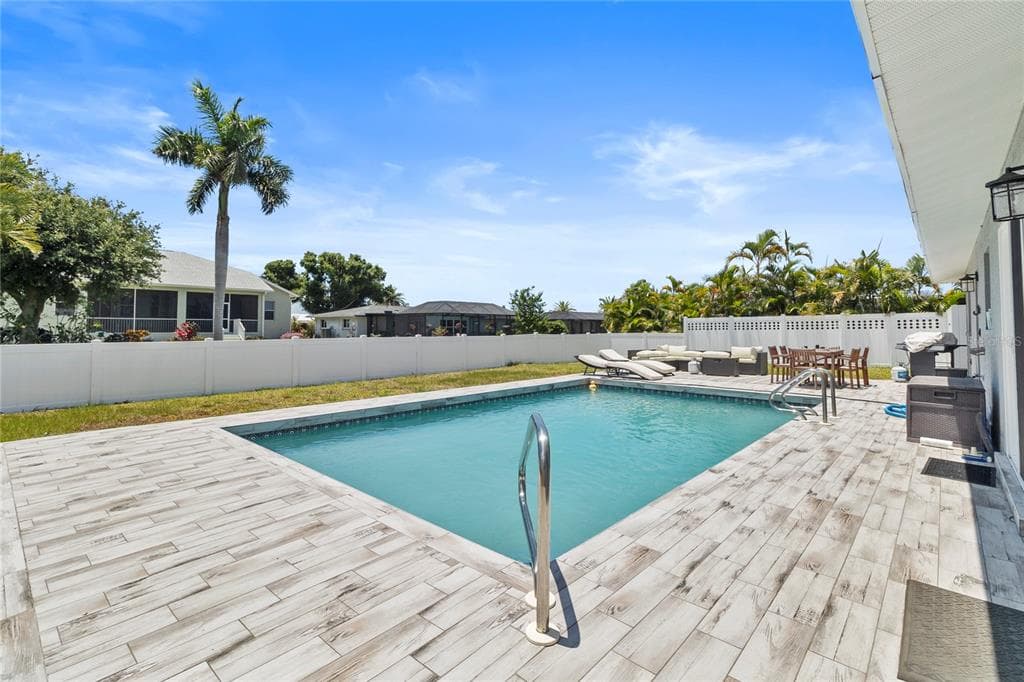 60 GOLFVIEW ROAD, ROTONDA WEST, FL 33947 — zdjęcie 4