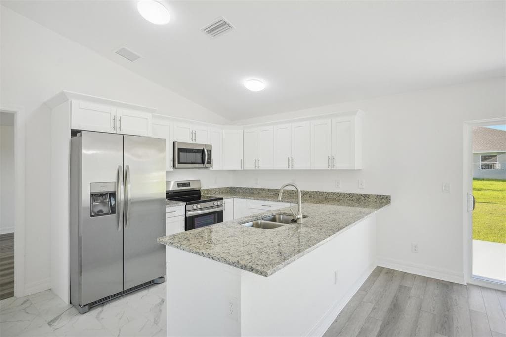 11145 2ND AVE, PUNTA GORDA, FL 33955 — zdjęcie 2