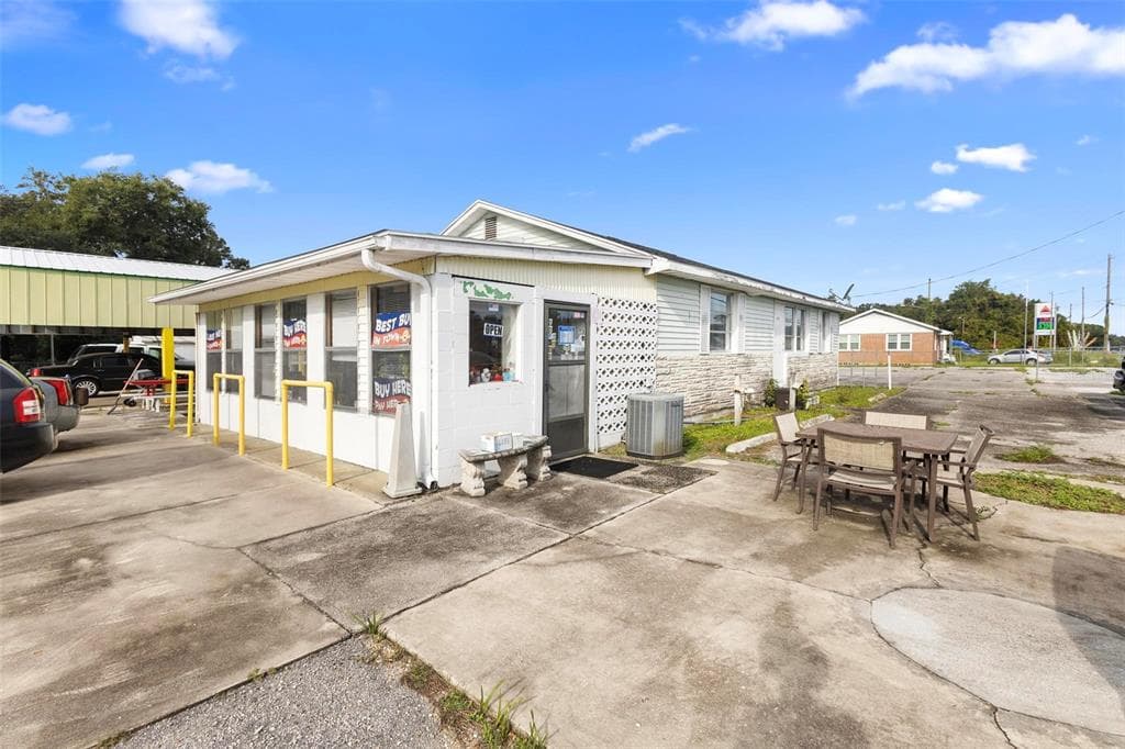 2490 N WOODLAND BOULEVARD, DELAND, FL 32720