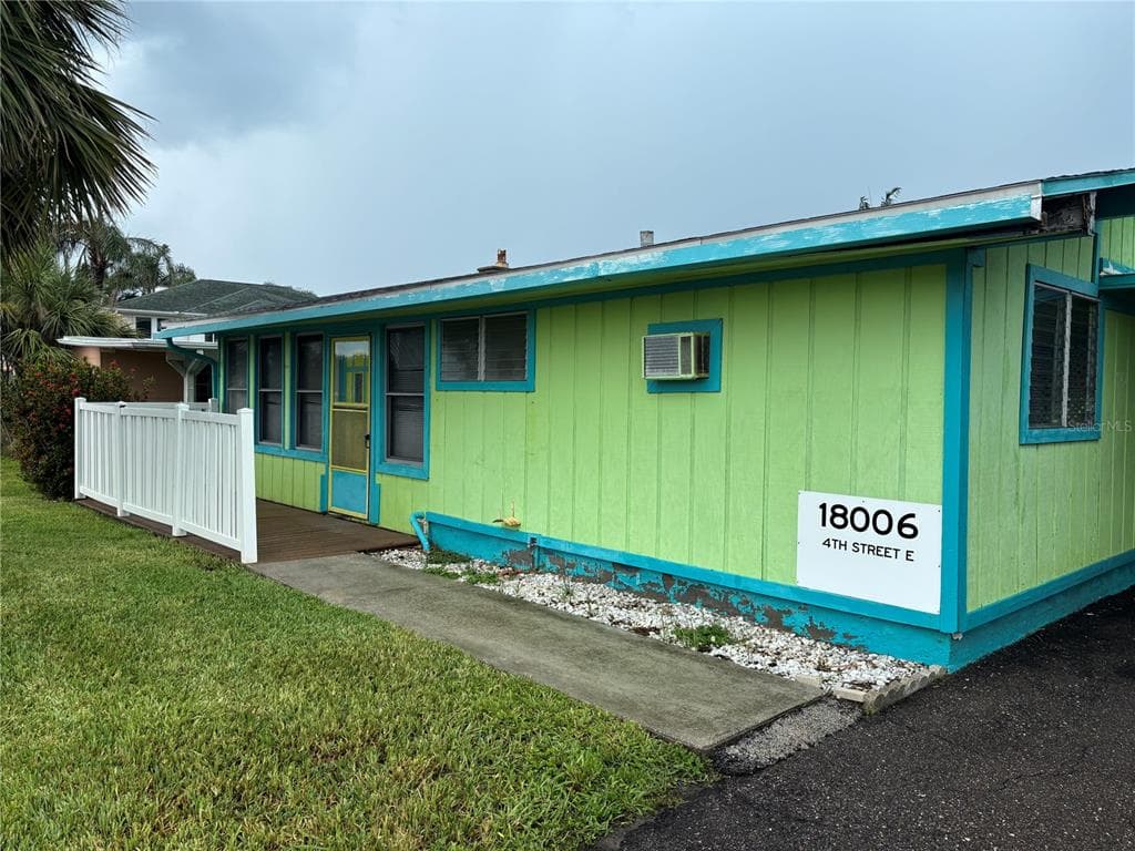 18006 4TH STREET E, REDINGTON SHORES, FL 33708 — zdjęcie 4