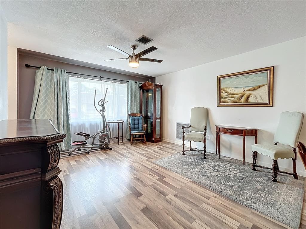 8330 VENDOME BOULEVARD N, PINELLAS PARK, FL 33781 — zdjęcie 5