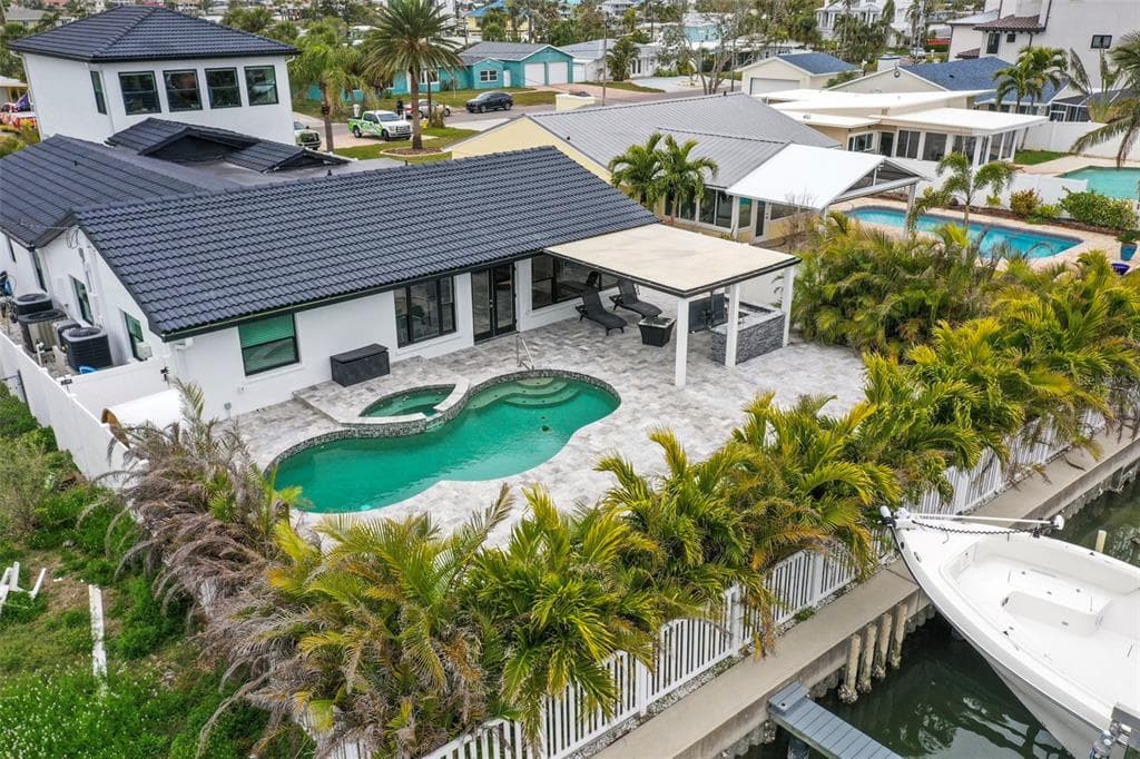 16015 REDINGTON DRIVE, REDINGTON BEACH, FL 33708 — zdjęcie 3