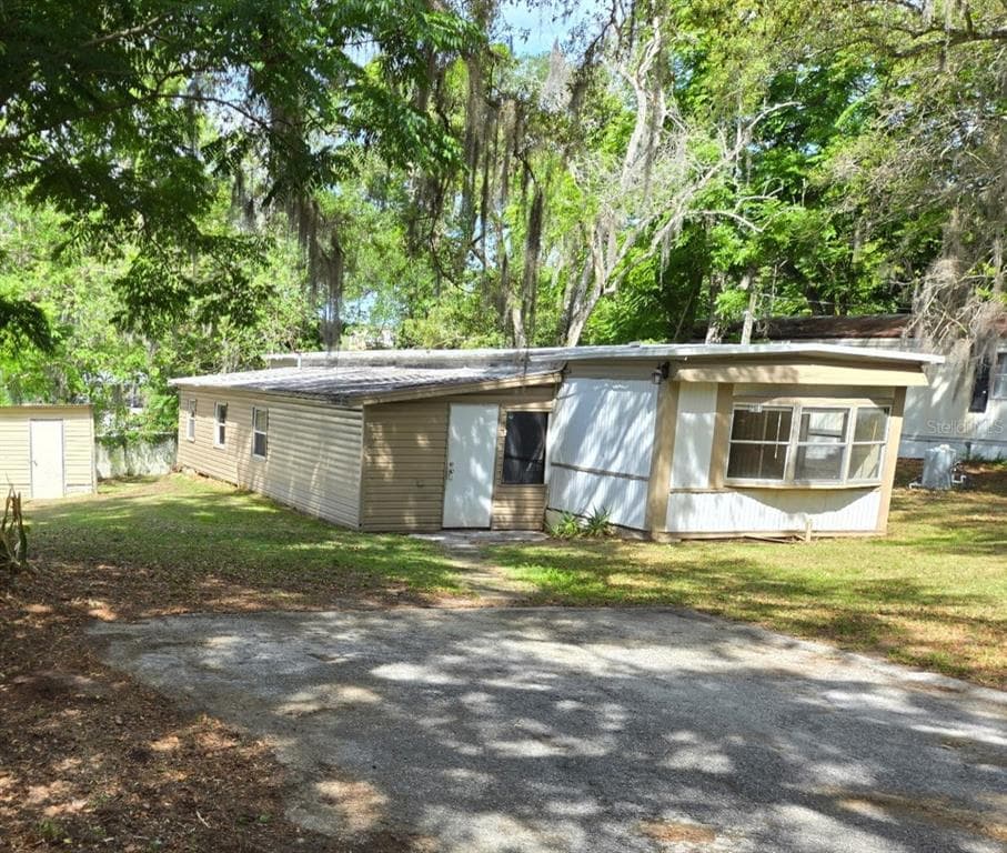 2107 HIALEAH AVENUE, LEESBURG, FL 34748
