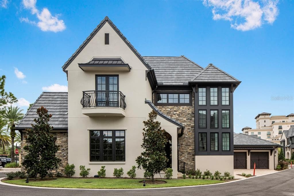 10300 WINTER SPARKLE CIRCLE, GOLDEN OAK, FL 32836