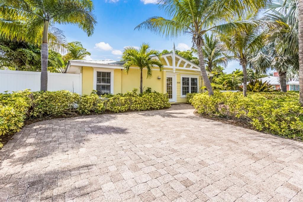 6606 HOLMES BOULEVARD # 3, HOLMES BEACH, FL 34217