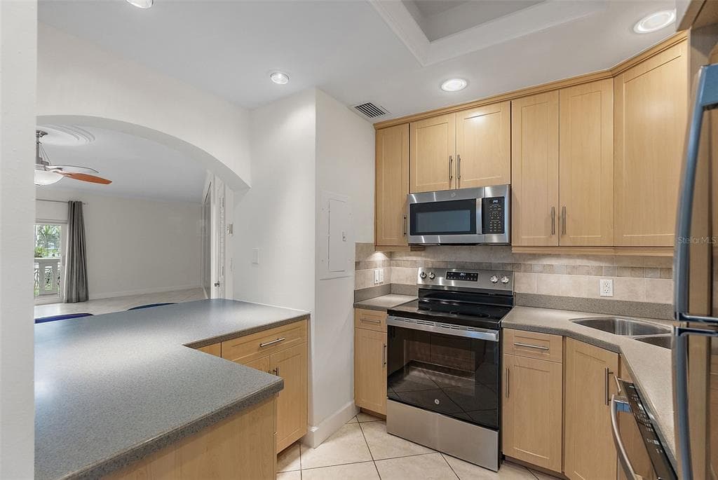 1200 N SHORE DRIVE NE # 102, ST PETERSBURG, FL 33701 — zdjęcie 4