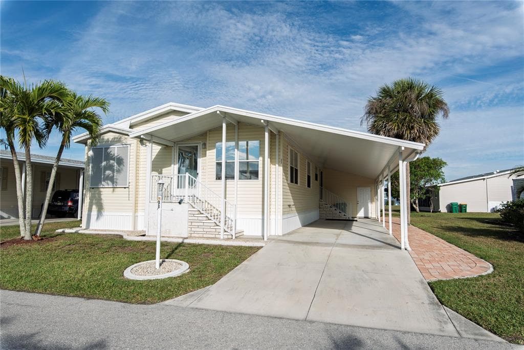 33 AMSTERDAM AVENUE, PUNTA GORDA, FL 33950