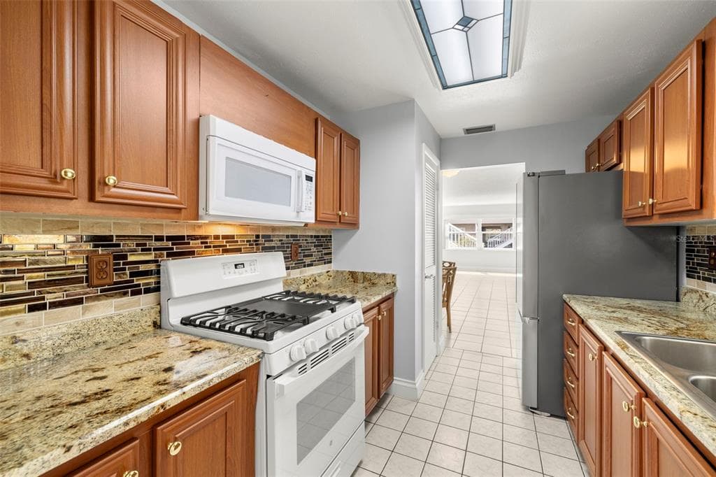 10038 62ND TERRACE N # 1, ST PETERSBURG, FL 33708 — zdjęcie 3
