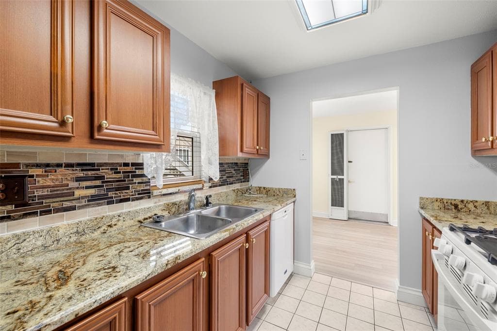 10038 62ND TERRACE N # 1, ST PETERSBURG, FL 33708 — zdjęcie 5