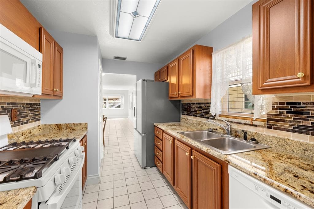 10038 62ND TERRACE N # 1, ST PETERSBURG, FL 33708 — zdjęcie 4