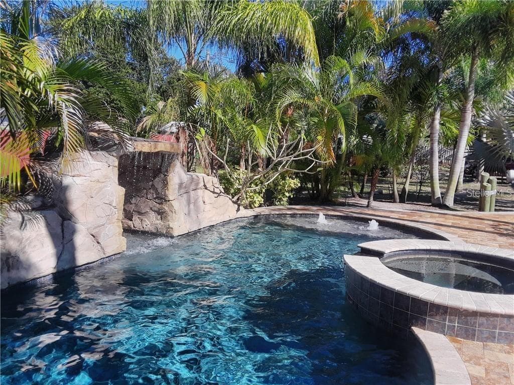 681 JASMINE WAY S, ST PETERSBURG, FL 33705 — zdjęcie 2