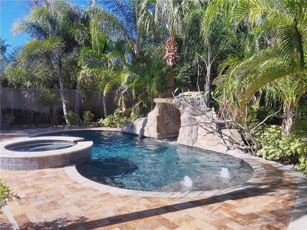 681 JASMINE WAY S, ST PETERSBURG, FL 33705 — zdjęcie 3