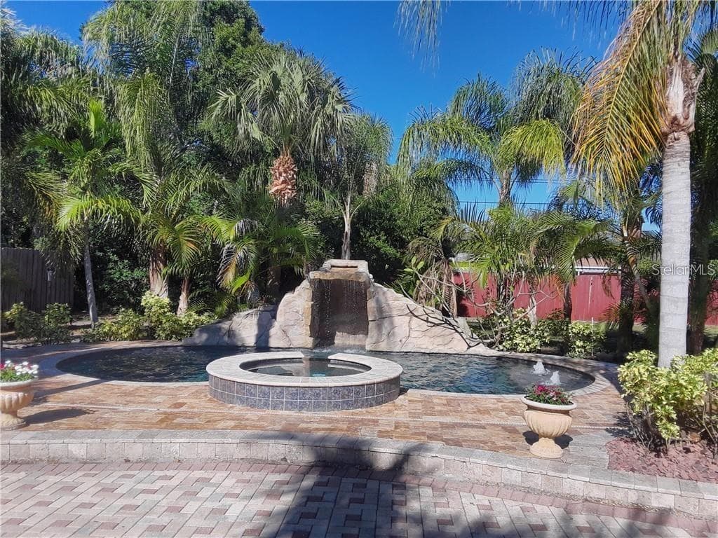 681 JASMINE WAY S, ST PETERSBURG, FL 33705 — zdjęcie 4
