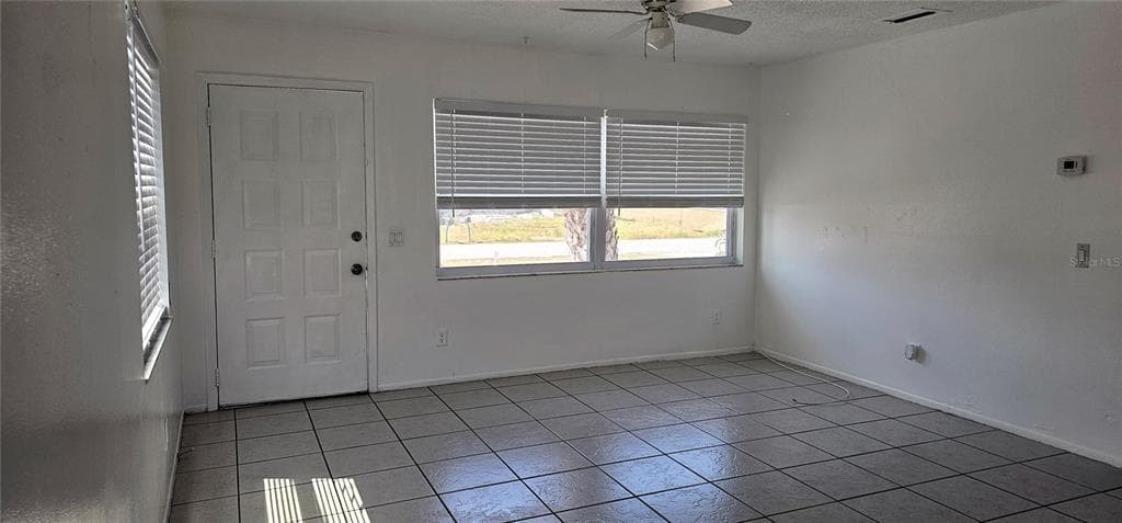 12048 HENLEY AVENUE # A & B, PORT CHARLOTTE, FL 33981 — zdjęcie 2