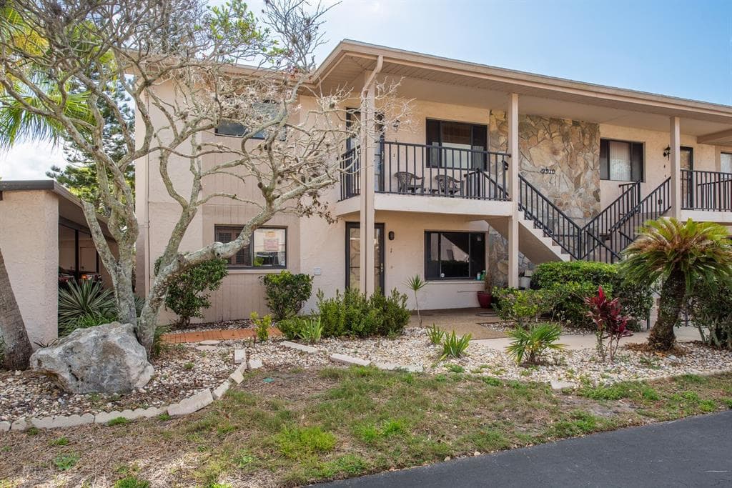 9910 EAGLES POINT CIRCLE # 3, PORT RICHEY, FL 34668 — zdjęcie 3