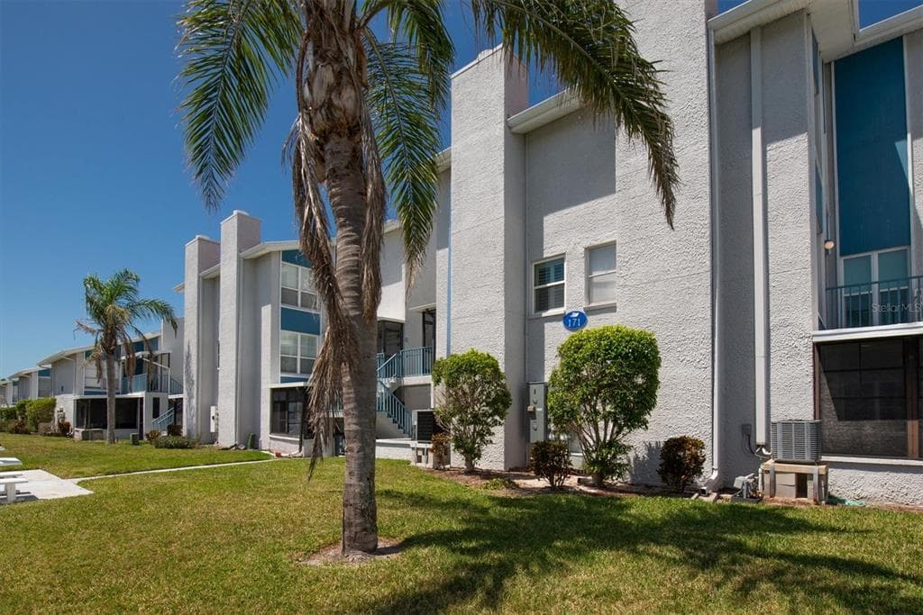 171 MEDALLION BOULEVARD # F, MADEIRA BEACH, FL 33708