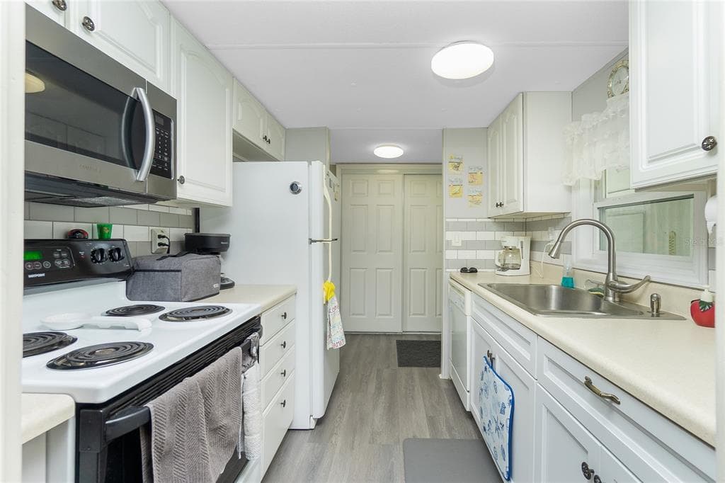 7598 RATAN CIRCLE, PORT CHARLOTTE, FL 33981 — zdjęcie 3