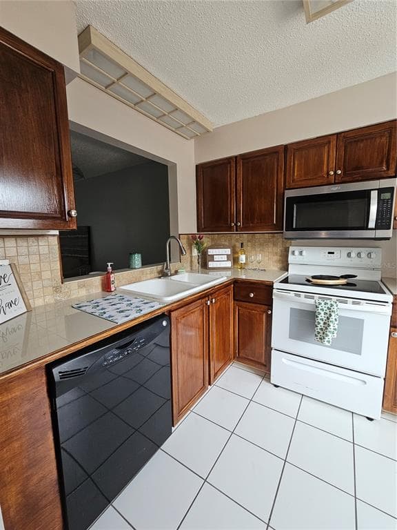 13813 MISSION OAKS BOULEVARD, SEMINOLE, FL 33776 — zdjęcie 2