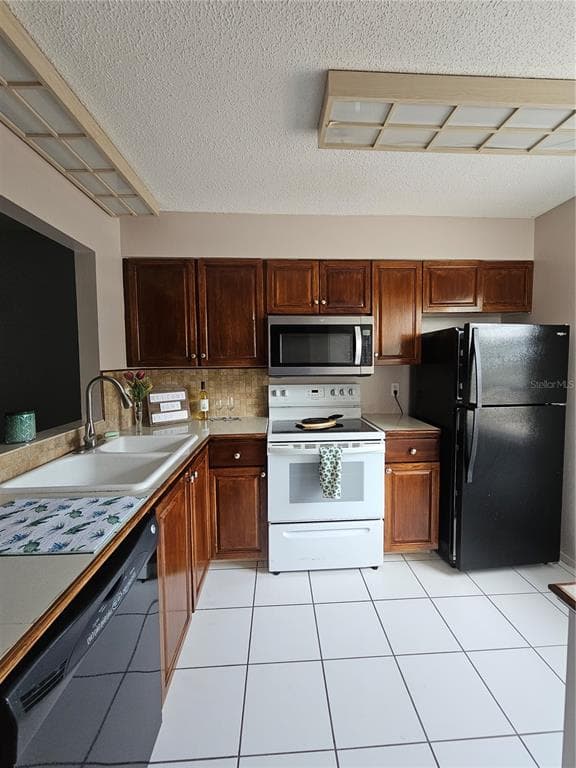 13813 MISSION OAKS BOULEVARD, SEMINOLE, FL 33776 — zdjęcie 4