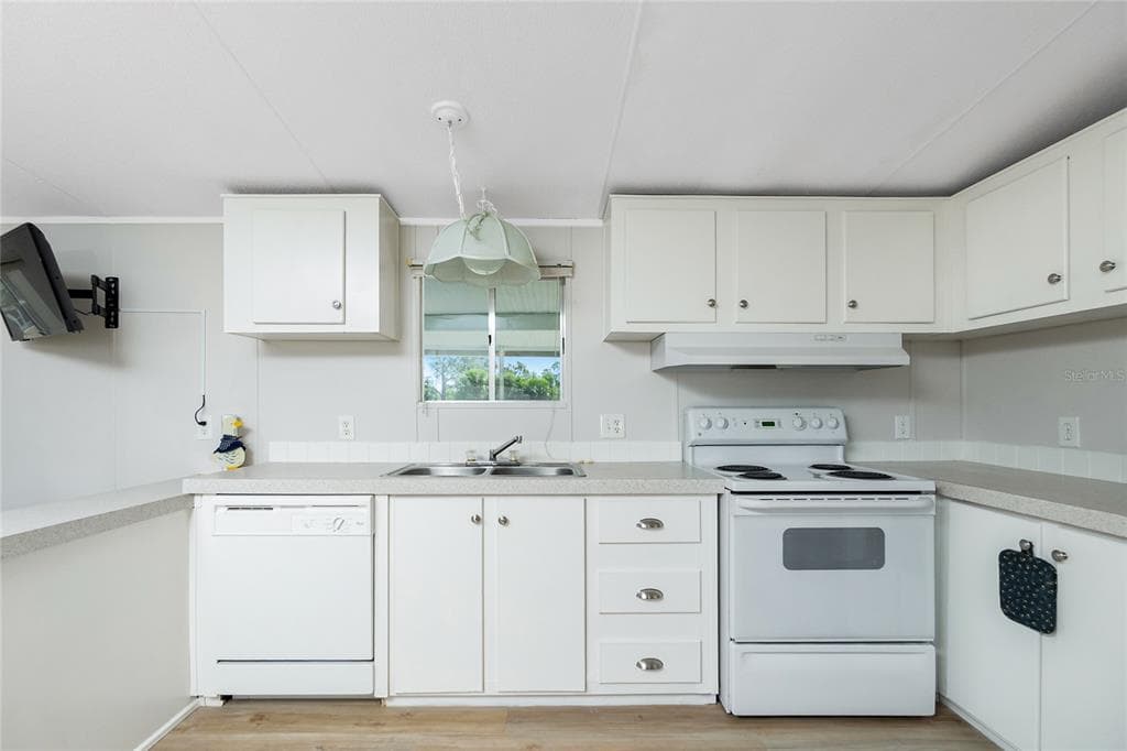 7364 TISA AVENUE, PORT CHARLOTTE, FL 33981 — zdjęcie 3