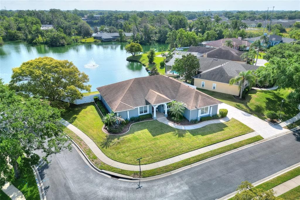 5810 LAKE VICTORIA DRIVE, LAKELAND, FL 33813