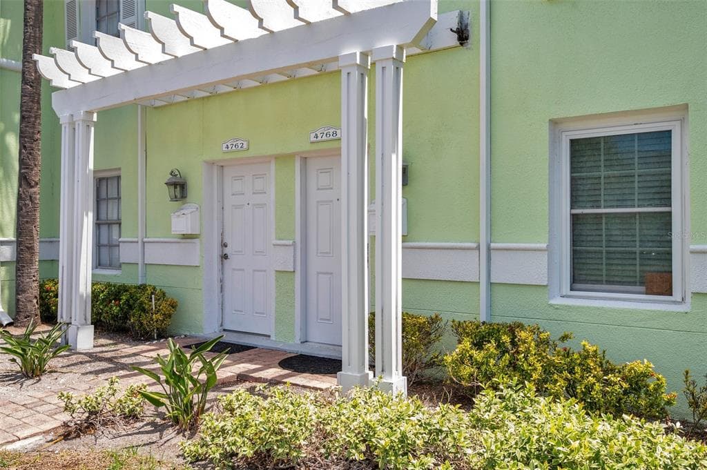 4768 COQUINA KEY DRIVE SE, ST PETERSBURG, FL 33705 — zdjęcie 2