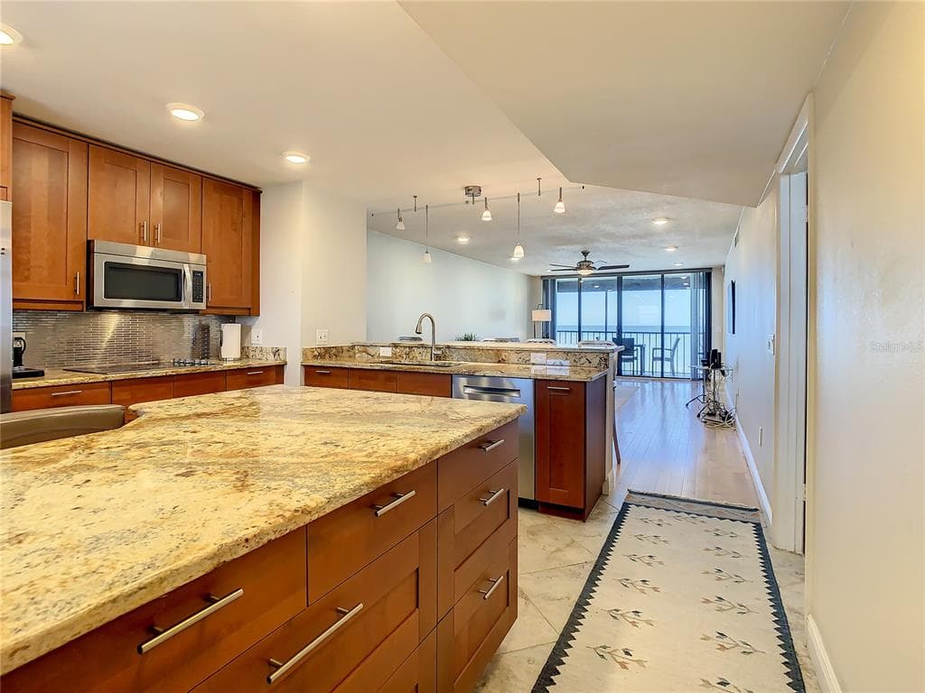 18304 GULF BOULEVARD # 516, REDINGTON SHORES, FL 33708 — zdjęcie 4