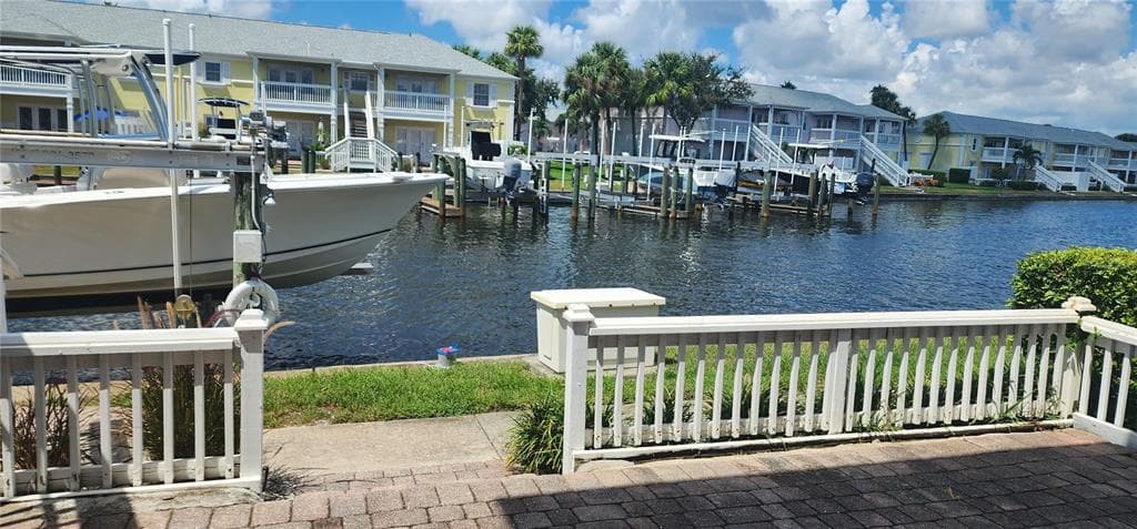 5215 COQUINA KEY DRIVE SE # B, ST PETERSBURG, FL 33705