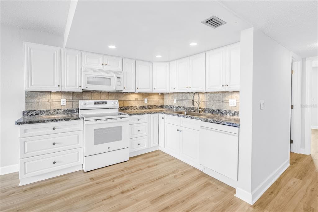 7625 SUN ISLAND DRIVE S # 106, SOUTH PASADENA, FL 33707 — zdjęcie 4