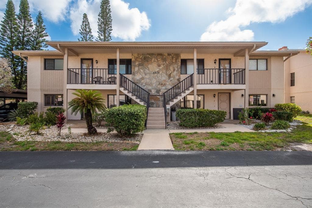 9910 EAGLES POINT CIRCLE # 3, PORT RICHEY, FL 34668
