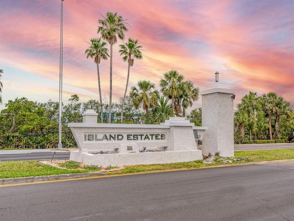 105 ISLAND WAY # 131, CLEARWATER BEACH, FL 33767
