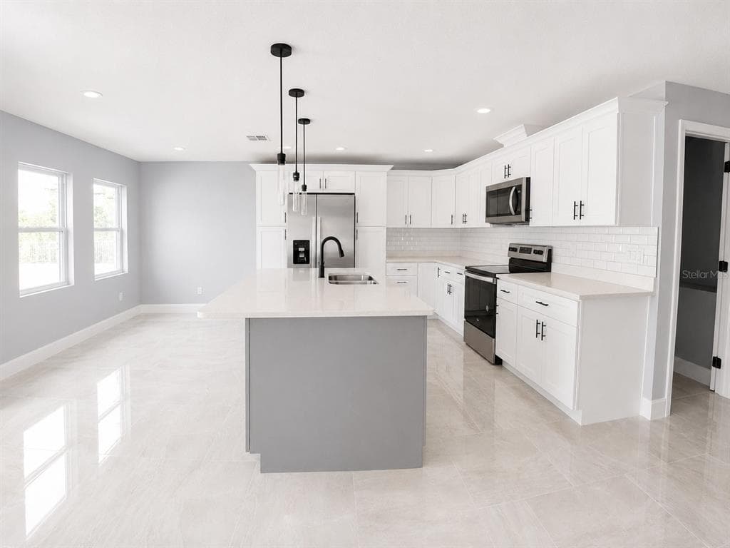3704 SMITH TREE STREET, TAMPA, FL 33619 — zdjęcie 3