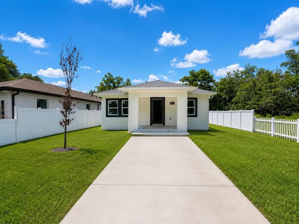 3704 SMITH TREE STREET, TAMPA, FL 33619