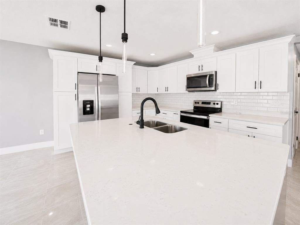 3704 SMITH TREE STREET, TAMPA, FL 33619 — zdjęcie 5
