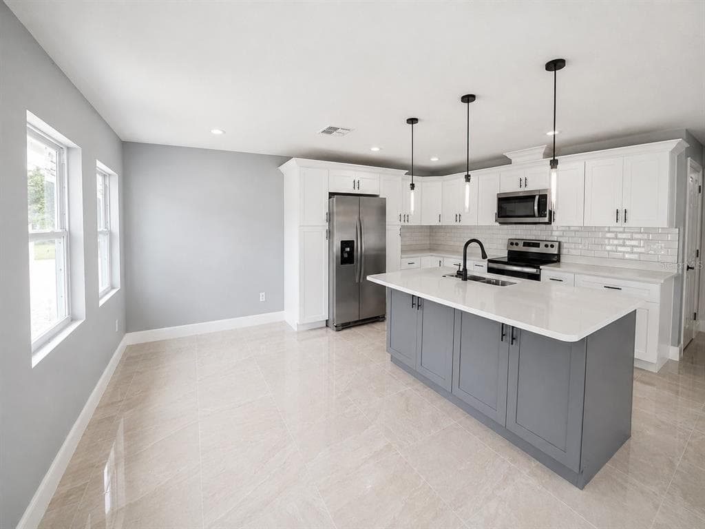 3704 SMITH TREE STREET, TAMPA, FL 33619 — zdjęcie 4
