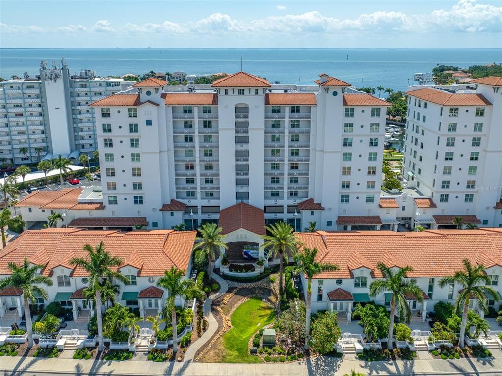 1325 SNELL ISLE BOULEVARD NE # 810, ST PETERSBURG, FL 33704