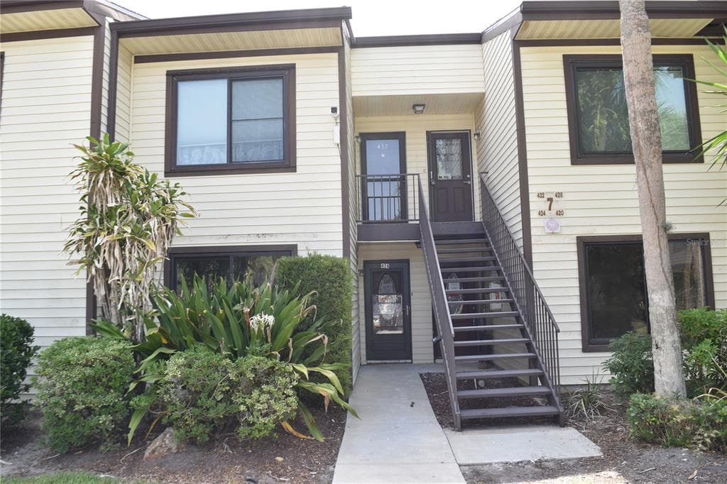 420 MOORINGS COVE DRIVE # 420, TARPON SPRINGS, FL 34689
