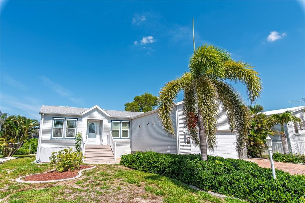 28 WINDMILL BOULEVARD, PUNTA GORDA, FL 33950