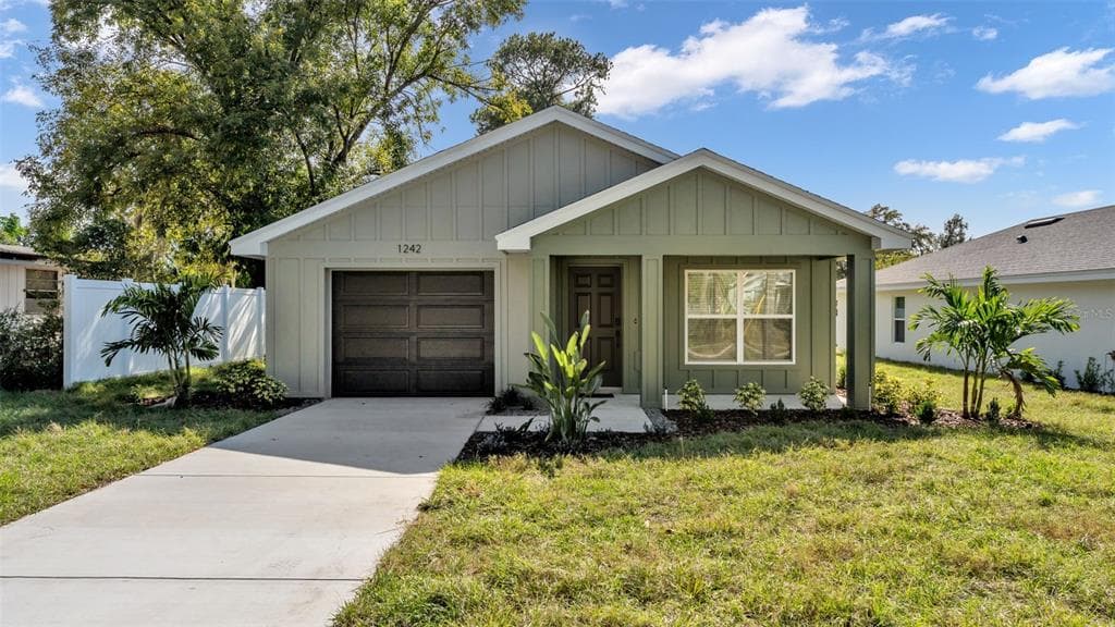 1242 DOROTHY STREET, LAKELAND, FL 33815