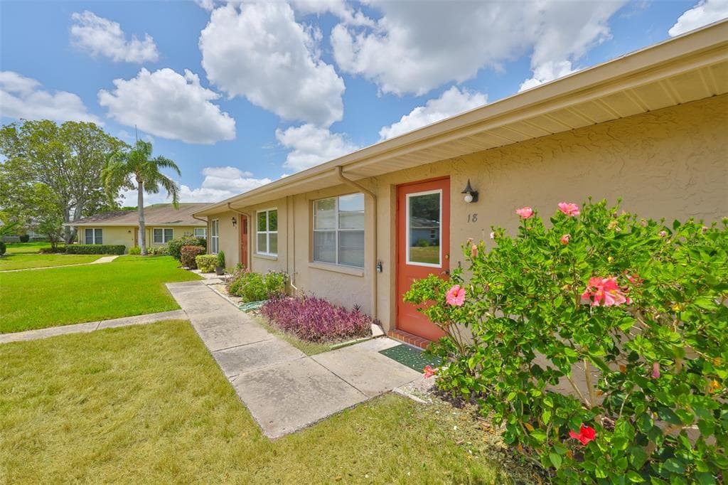 1904 CANTERBURY LANE # 18, SUN CITY CENTER, FL 33573
