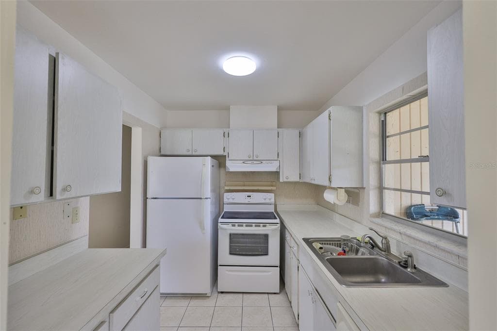 1904 CANTERBURY LANE # 18, SUN CITY CENTER, FL 33573 — zdjęcie 5