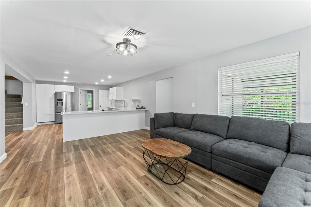 1127 WYATT STREET N, CLEARWATER, FL 33756 — zdjęcie 5