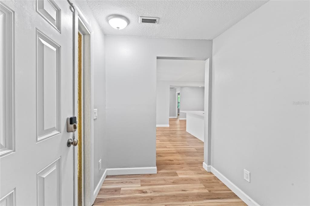 1127 WYATT STREET N, CLEARWATER, FL 33756 — zdjęcie 4
