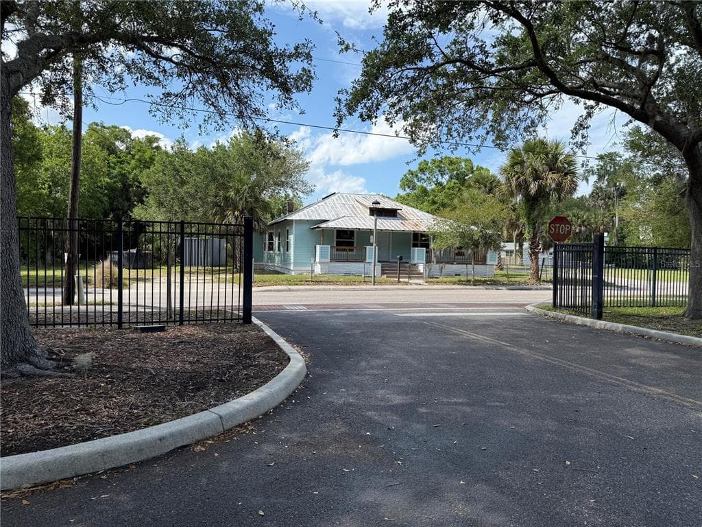 585 WASHINGTON STREET, NEW SMYRNA BEACH, FL 32168