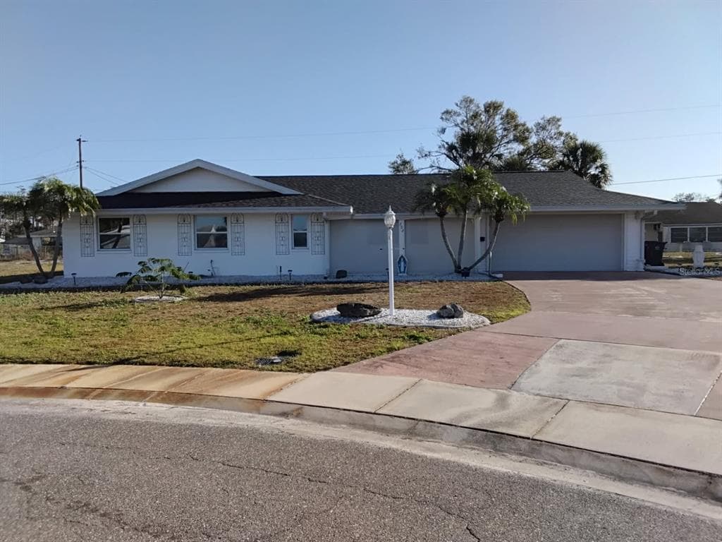 702 CYPRESS PLACE, SUN CITY CENTER, FL 33573