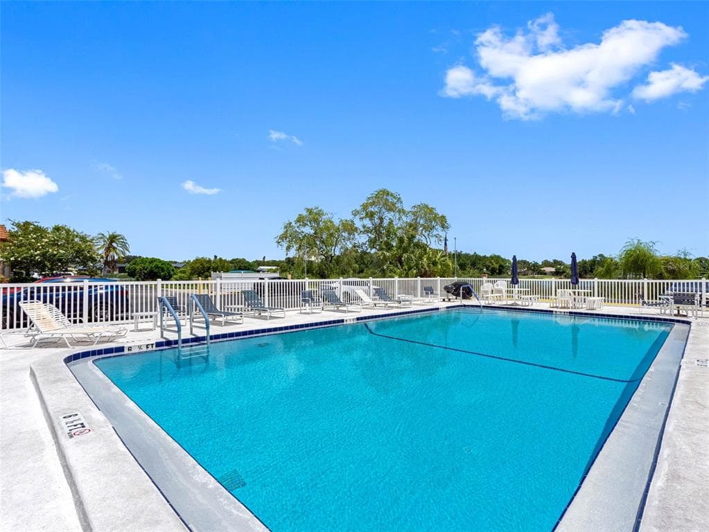 10182 SEMINOLE ISLAND DR, LARGO, FL 33773 — zdjęcie 2