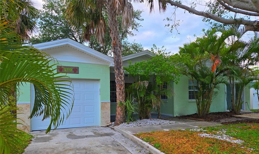 750 BAY ESPLANADE, CLEARWATER BEACH, FL 33767
