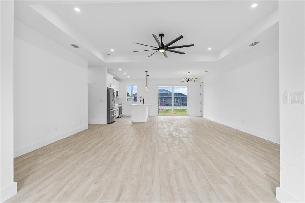 13438 MCINTOSH AVENUE, PORT CHARLOTTE, FL 33981 — zdjęcie 4