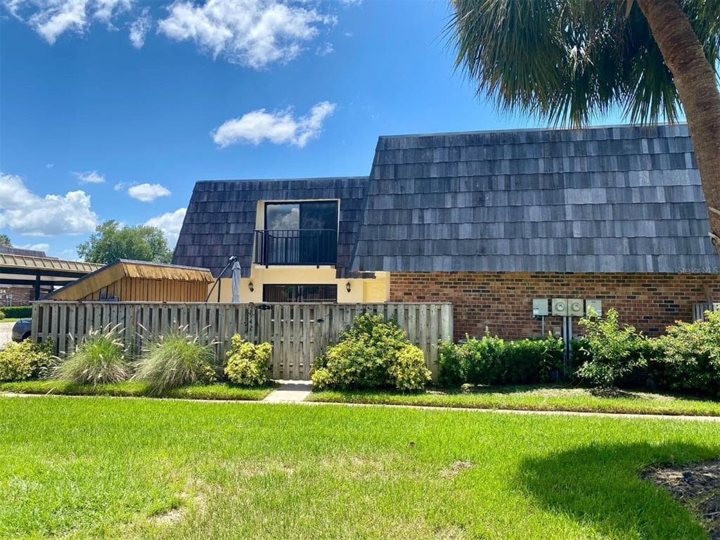 2942 POPLAR AVENUE, LEESBURG, FL 34748