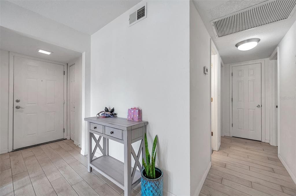 121 SEAHORSE DRIVE SE # A, ST PETERSBURG, FL 33705 — zdjęcie 3